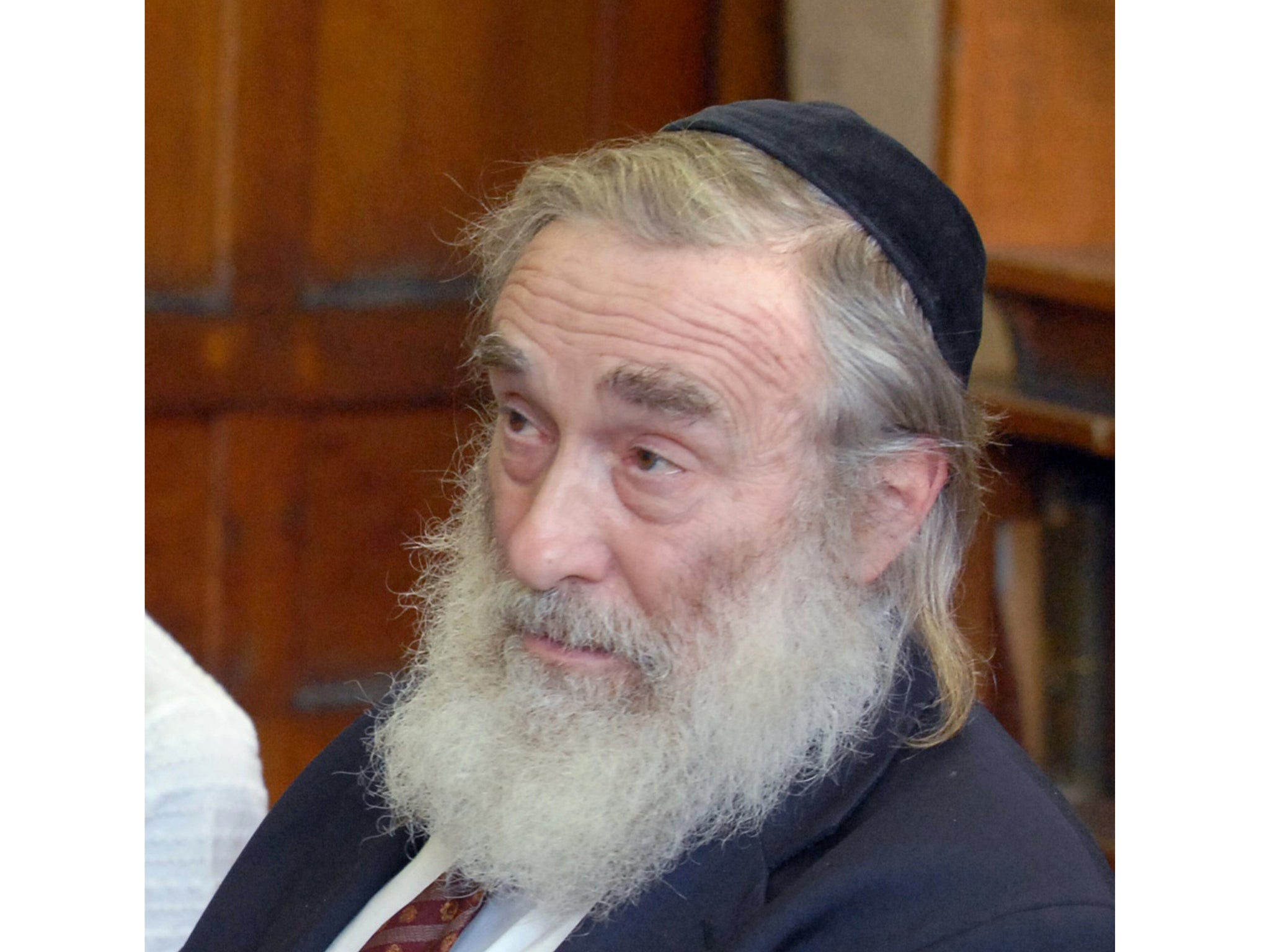 Rabbi Daniel Greer giving a talk at Yeshiva New Haven in 2007 AP