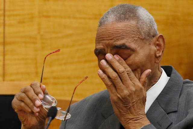 Paul Gatling wipes away tears at Brooklyn Supreme Court on May 2, 2016.