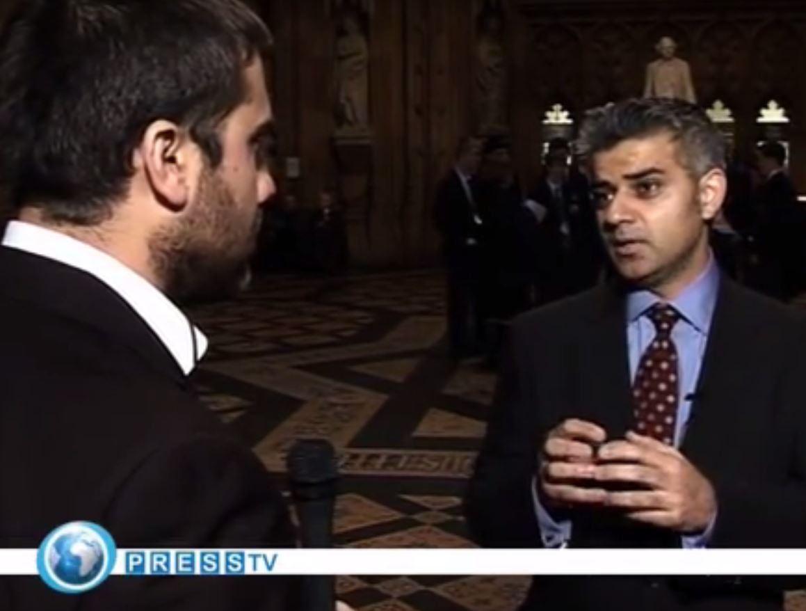 Sadiq Khan talking to a Press TV reporter in 2009