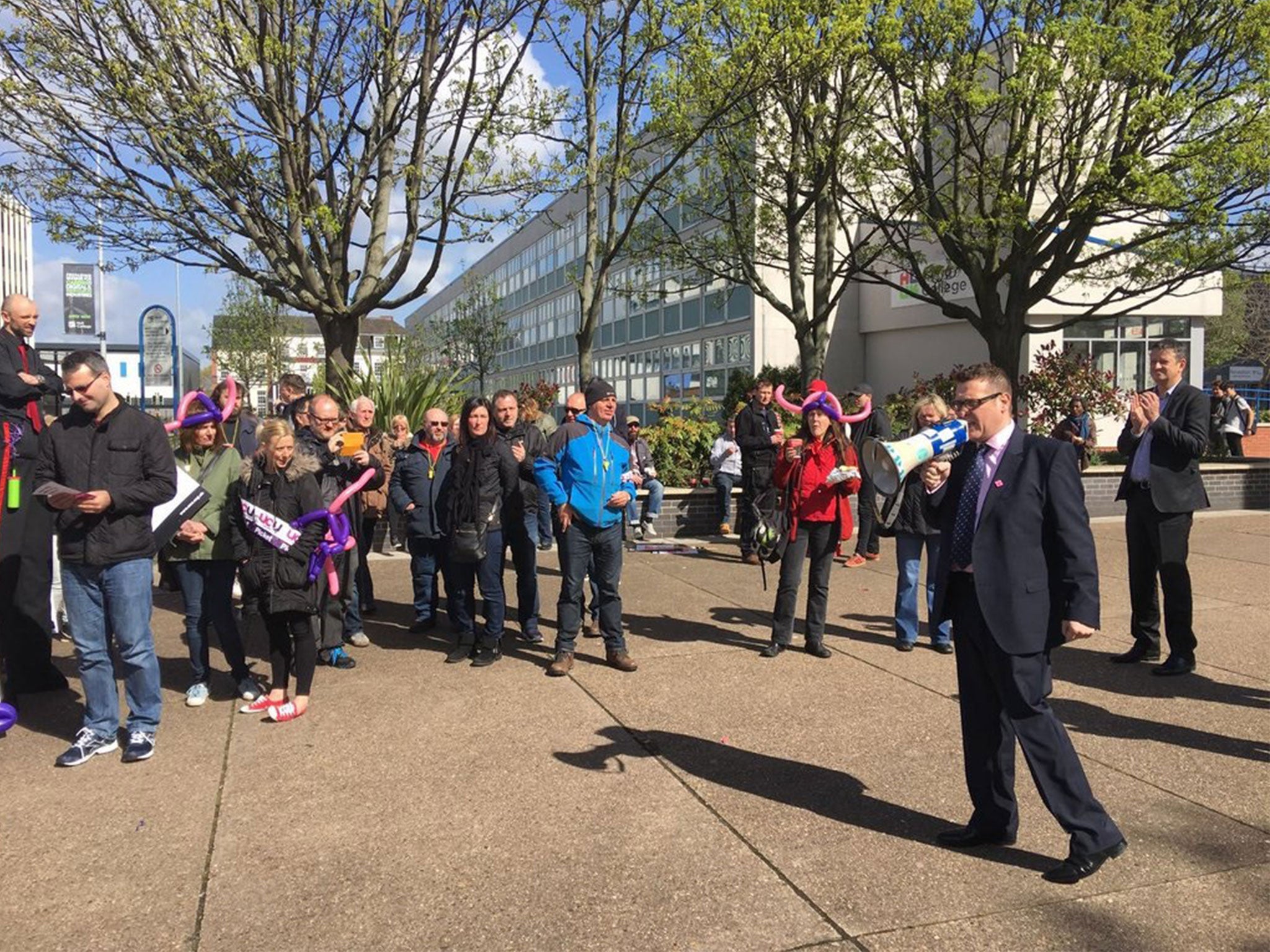 Karl Turner addressed staff at a UCU strike over pay on Tuesday