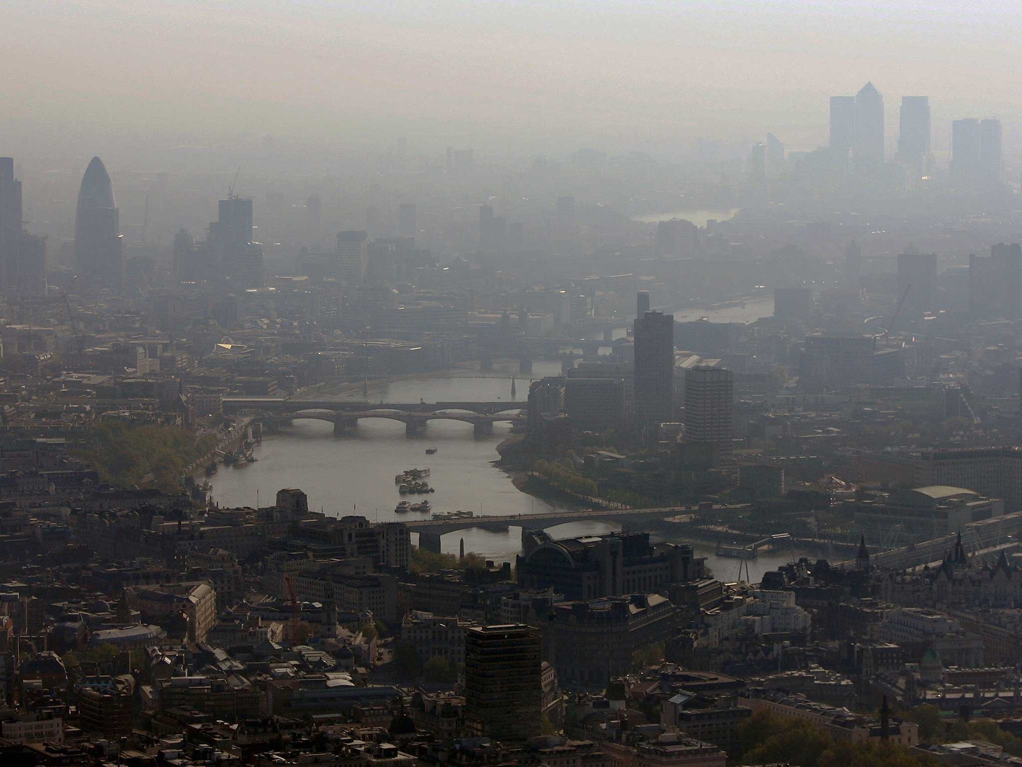 Smog hangs over central London