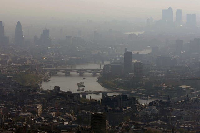Smog hangs over central London