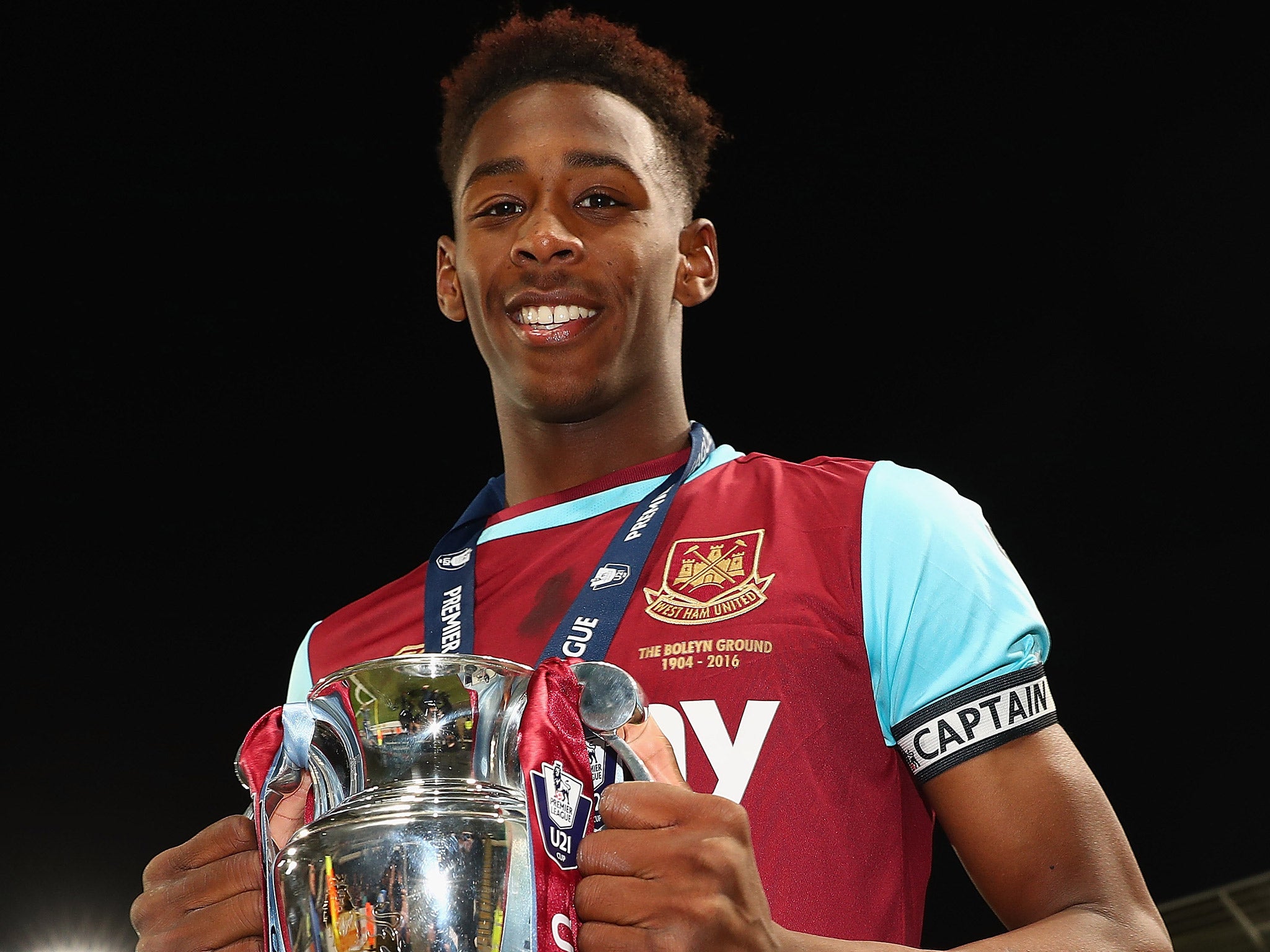 Reece Oxford celebrates leading West Ham to Under-21s Cup glory