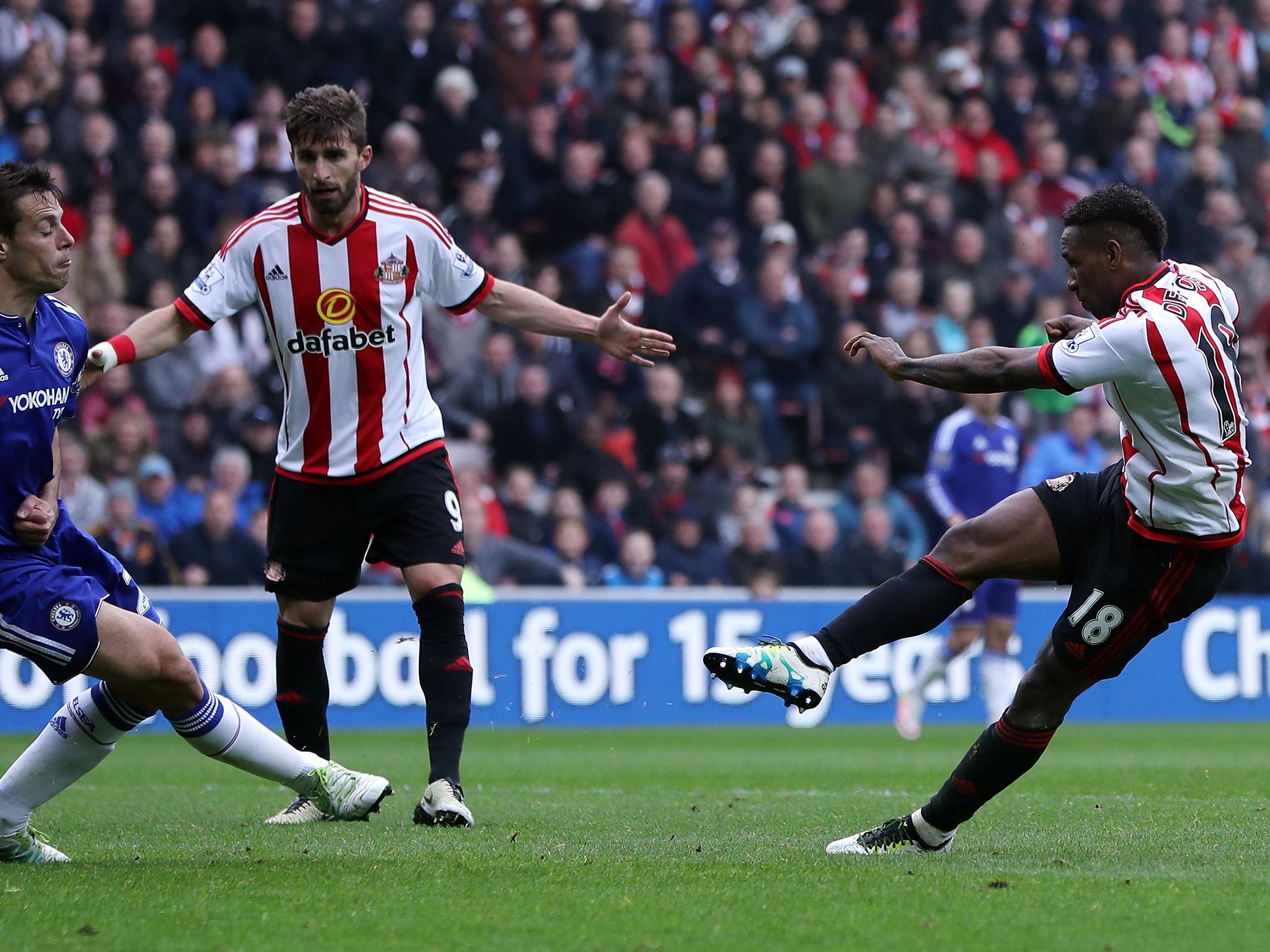 Jermain Defoe scores the goal that could keep Sunderland in the Premier League