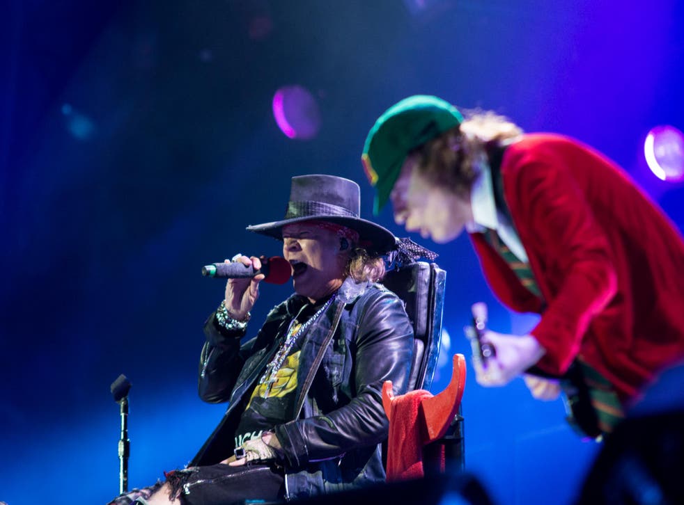 Axl Rose singing with ACDC in Lisbon