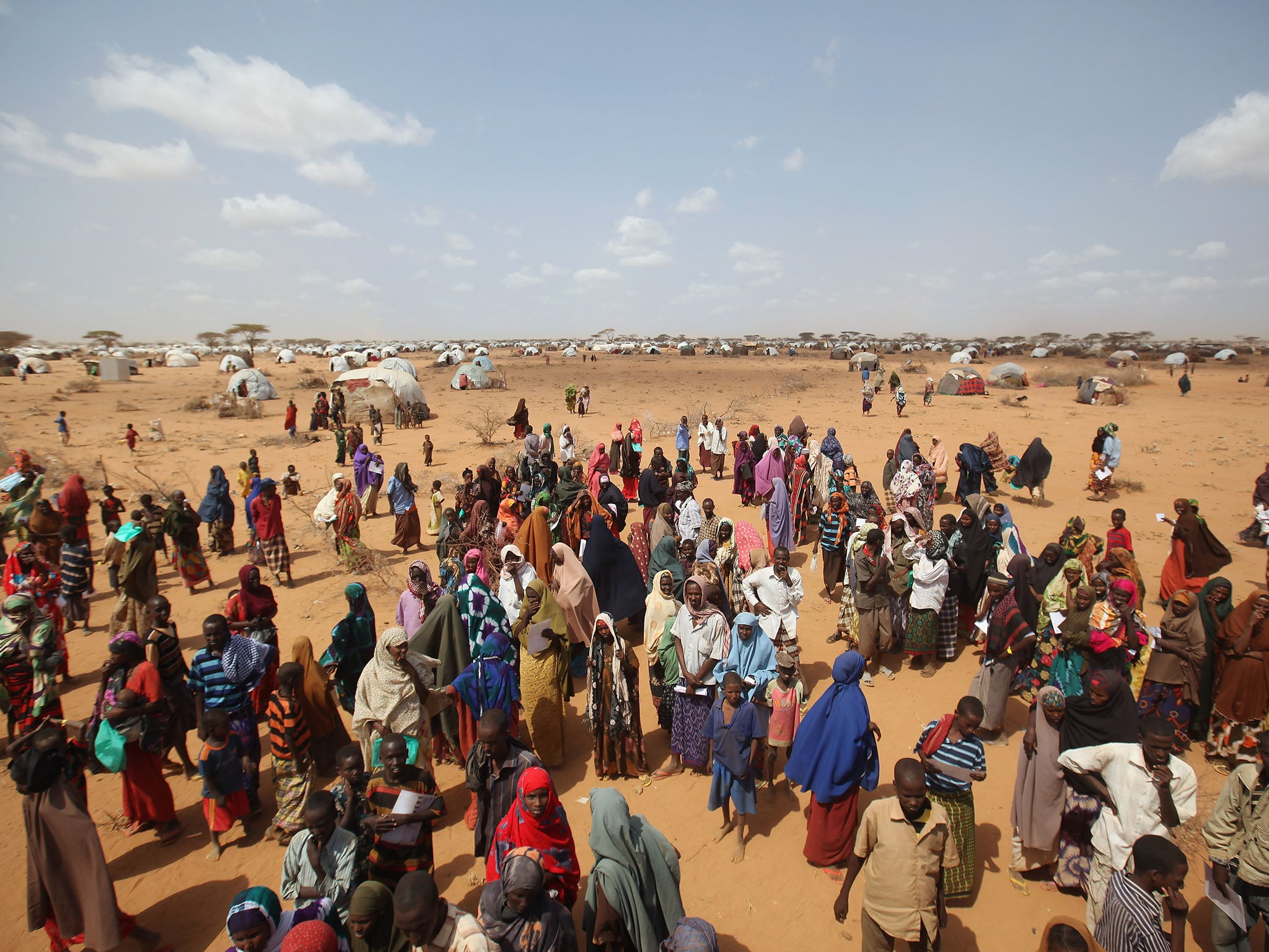 Somalian refugees queue for tents at Kenya's Dadaab refugee camp