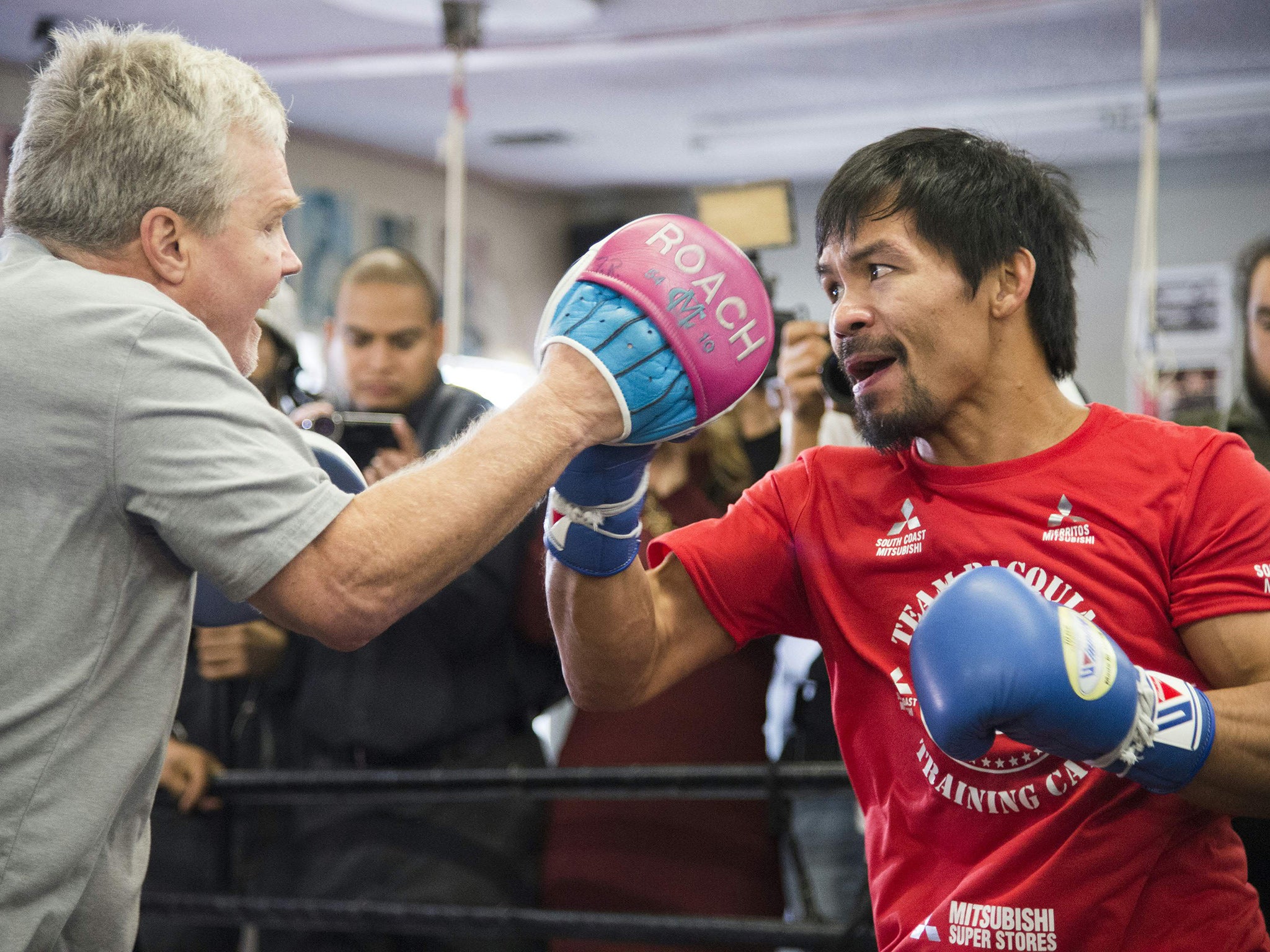 Freddie Roach trains Manny Pacquiao at his Wild Card gym