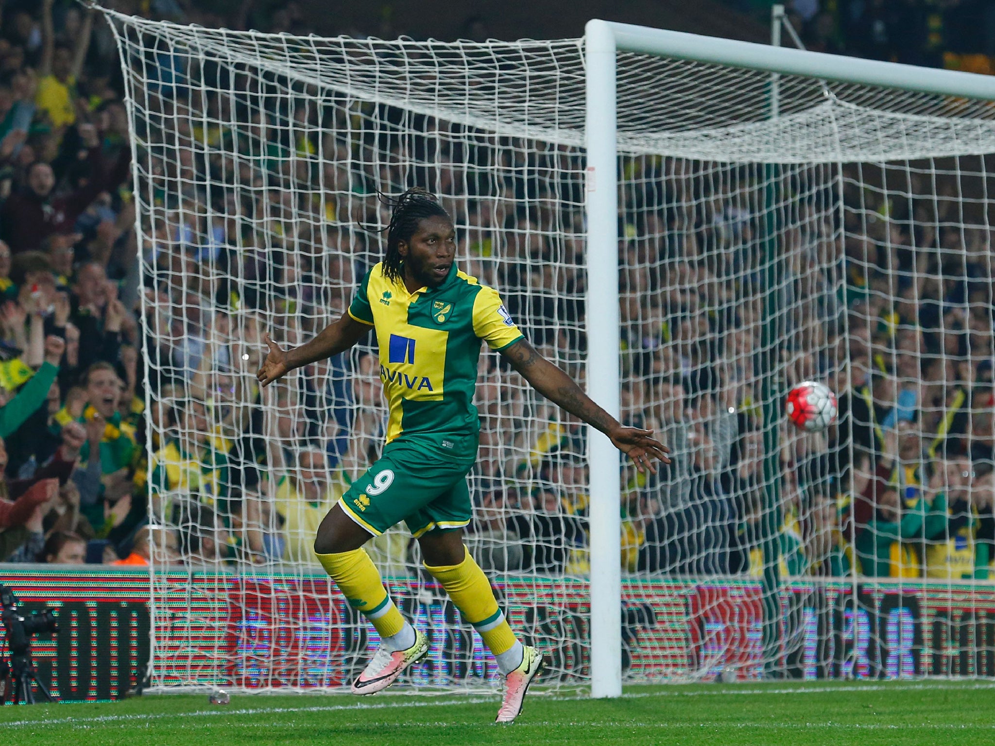 Mbokani celebrates after scoring his second and Norwich's fourth