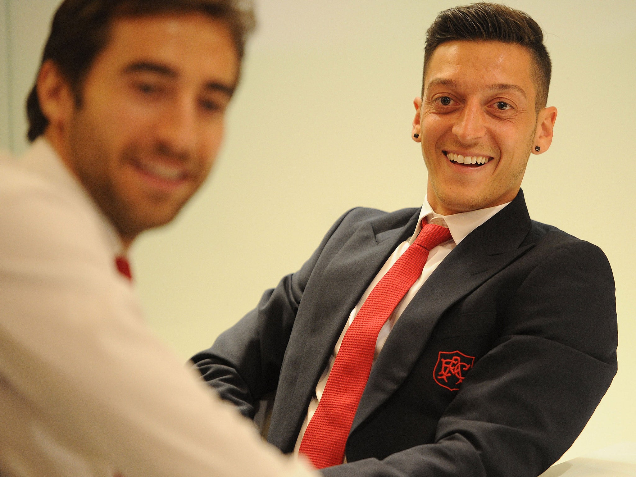 Mesut Özil could sign a new Arsenal deal worth £200,000-a-week