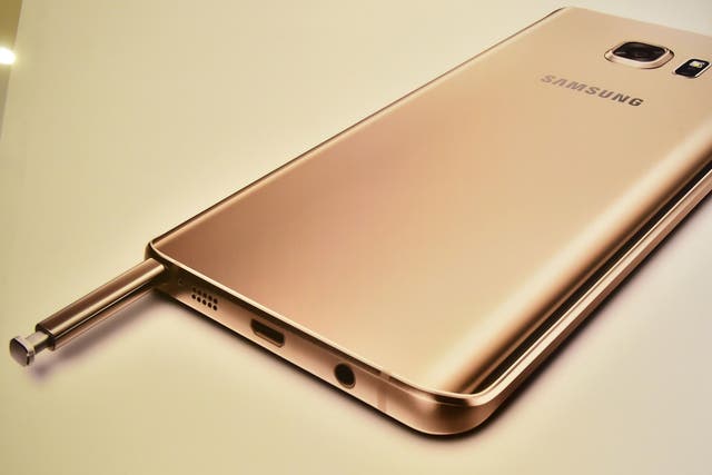 A poster for the Galaxy Note 5, the Note 6's predecessor