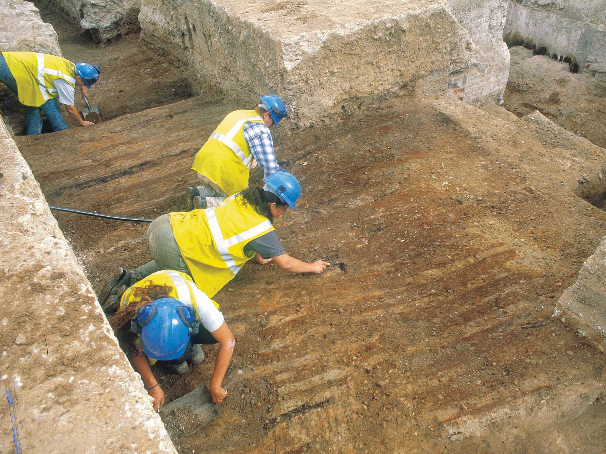 London grew rapidly in the mid 1st century, with the development of a large forum, public baths, amphitheatre, major port facilities and other major buildings