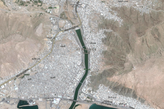 At least 25 people were killed in a bomb blast in the Yemeni city of Mukalla (Google Maps)