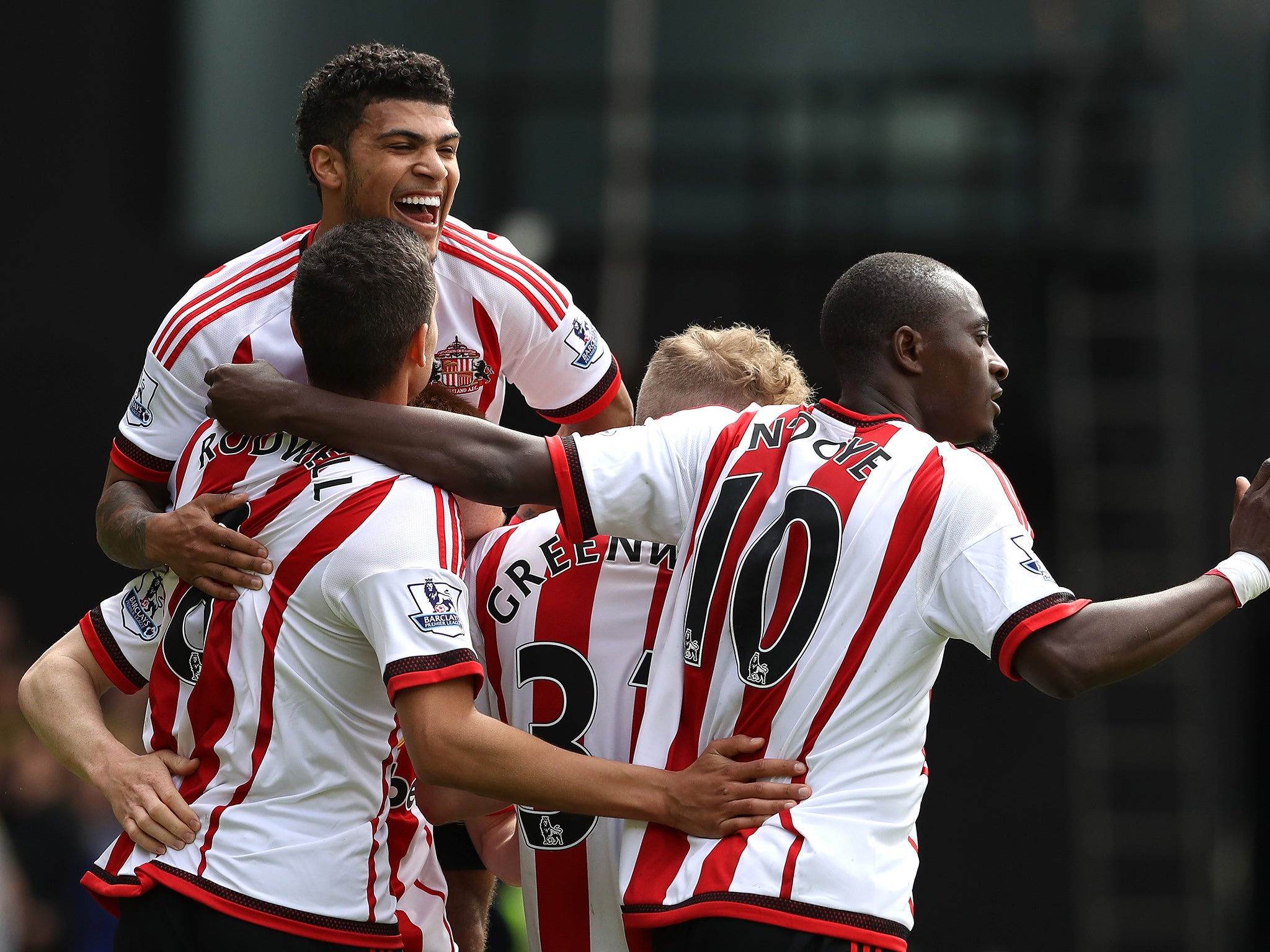 Sunderland players congratulate Jack Rodwell on his goal (Getty)