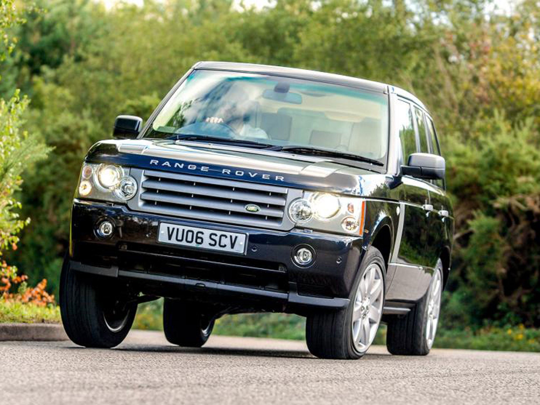 Big range. Land Rover under car. Яндекс Ровер.