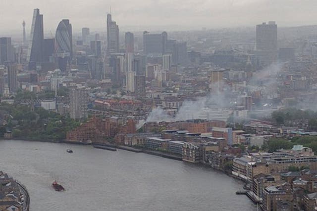 The fire at a Wapping builders' yard viewed from Canary Wharf on 18 May 2016