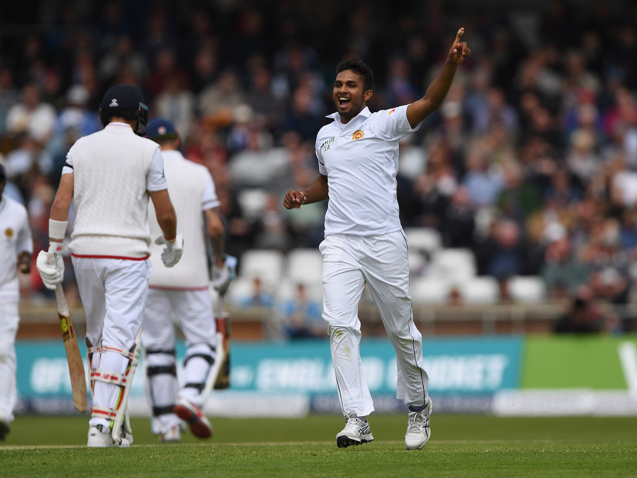 Dasun Shanaka celebrates dismissing Joe Root