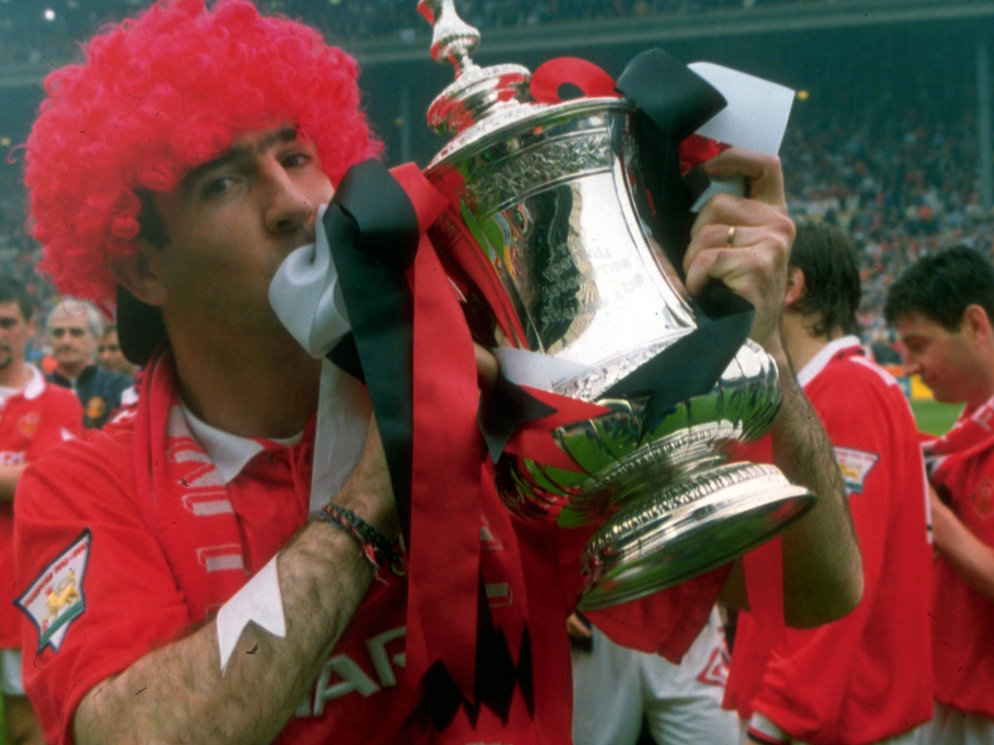 Eric Cantona kisses the FA Cup after Manchester United's 1994 victory over Chelsea