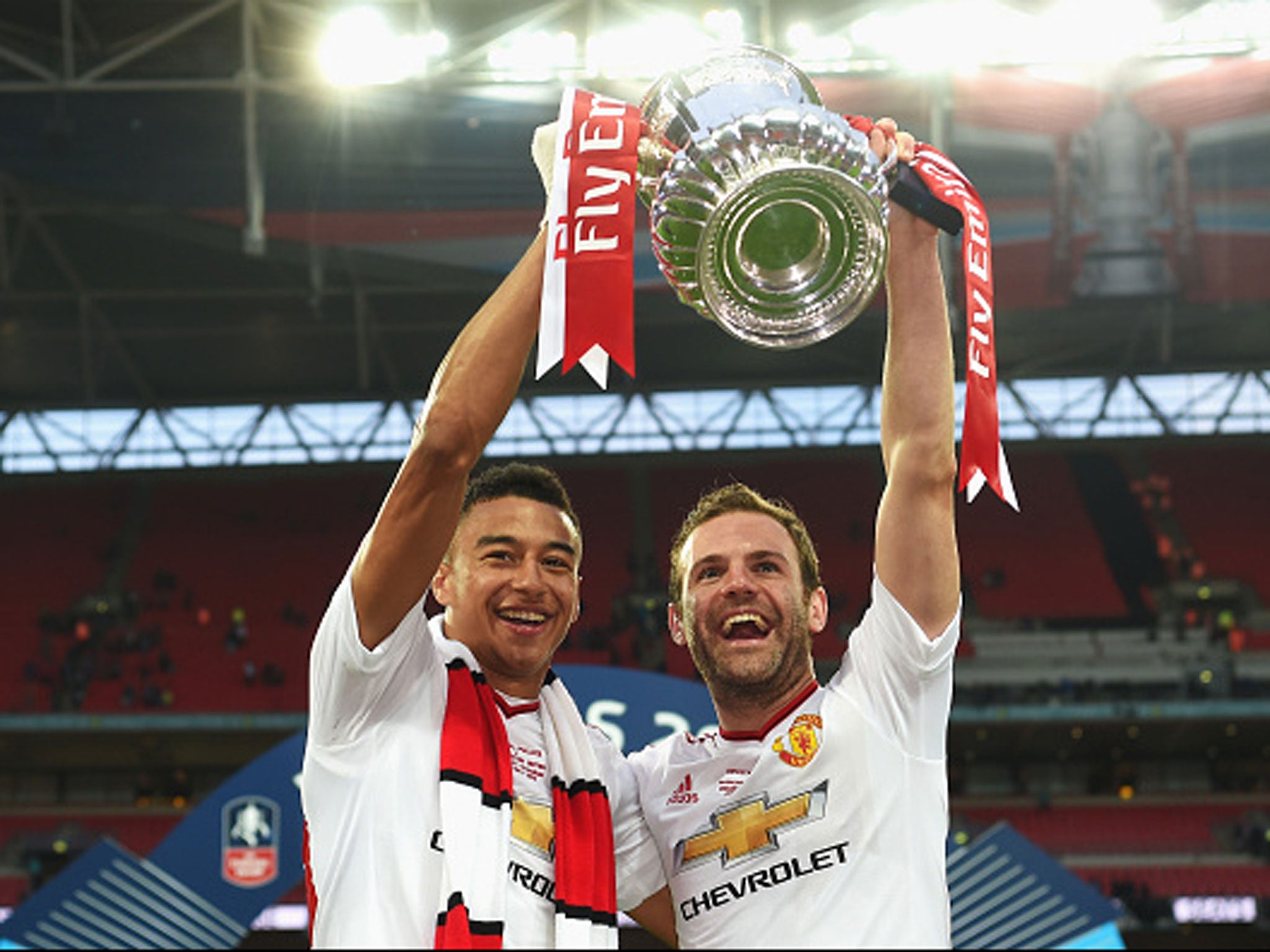 Juan Mata and Jesse Lingard scored to earn Manchester United a 2-1 victory over Crystal Palace at Wembley (Getty)