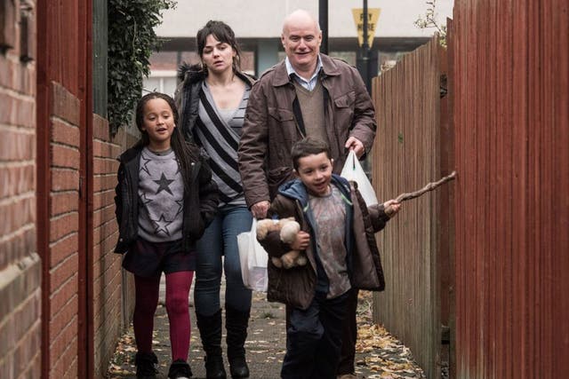 A middle-aged widower, Daniel Blake (Dave Johns) hangs out with single mum, Katie (Hayley Squires) when he can't get benefits after a heart attack 