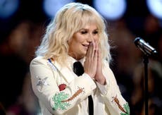 Kesha earns standing ovation with Bob Dylan cover at Billboard Awards