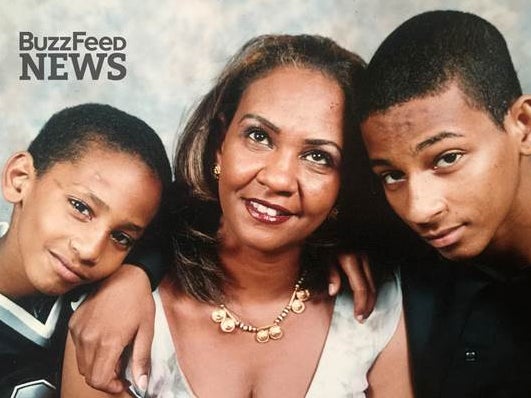 Maha Elgizouli (centre) with her two sons, Mahmoud Elsheikh (left) and El Shafee Elsheikh (right) (©BuzzFeed News)