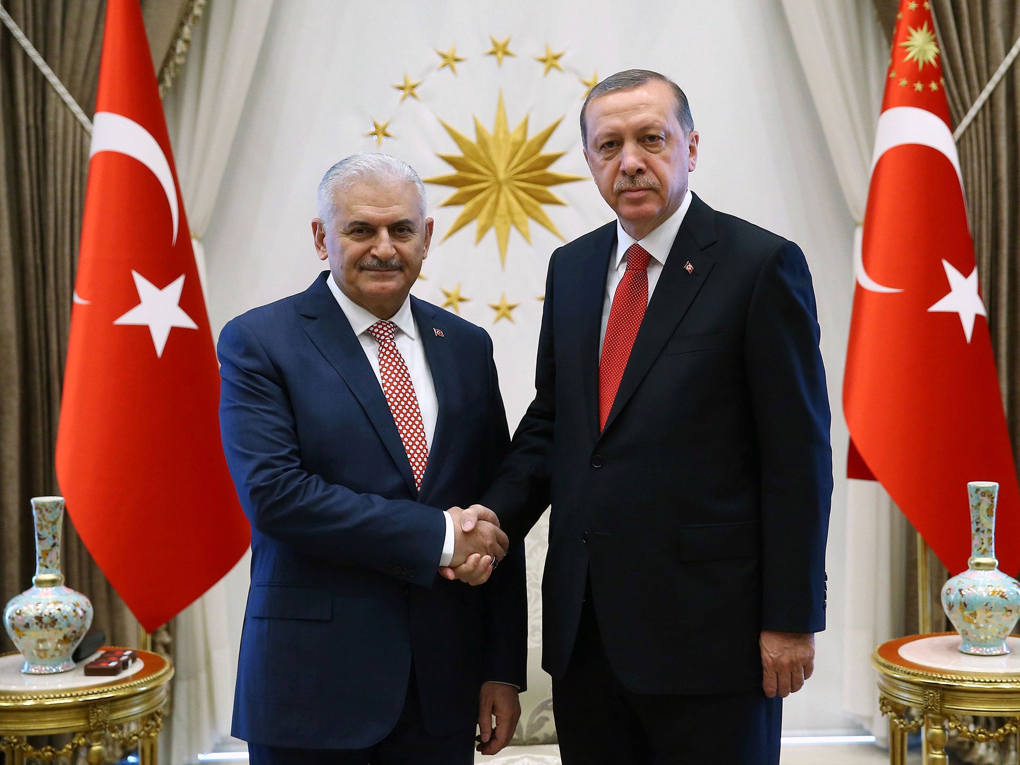 President Erdogan (R) approved Binali Yildirim's cabinet during a meeting in Ankara