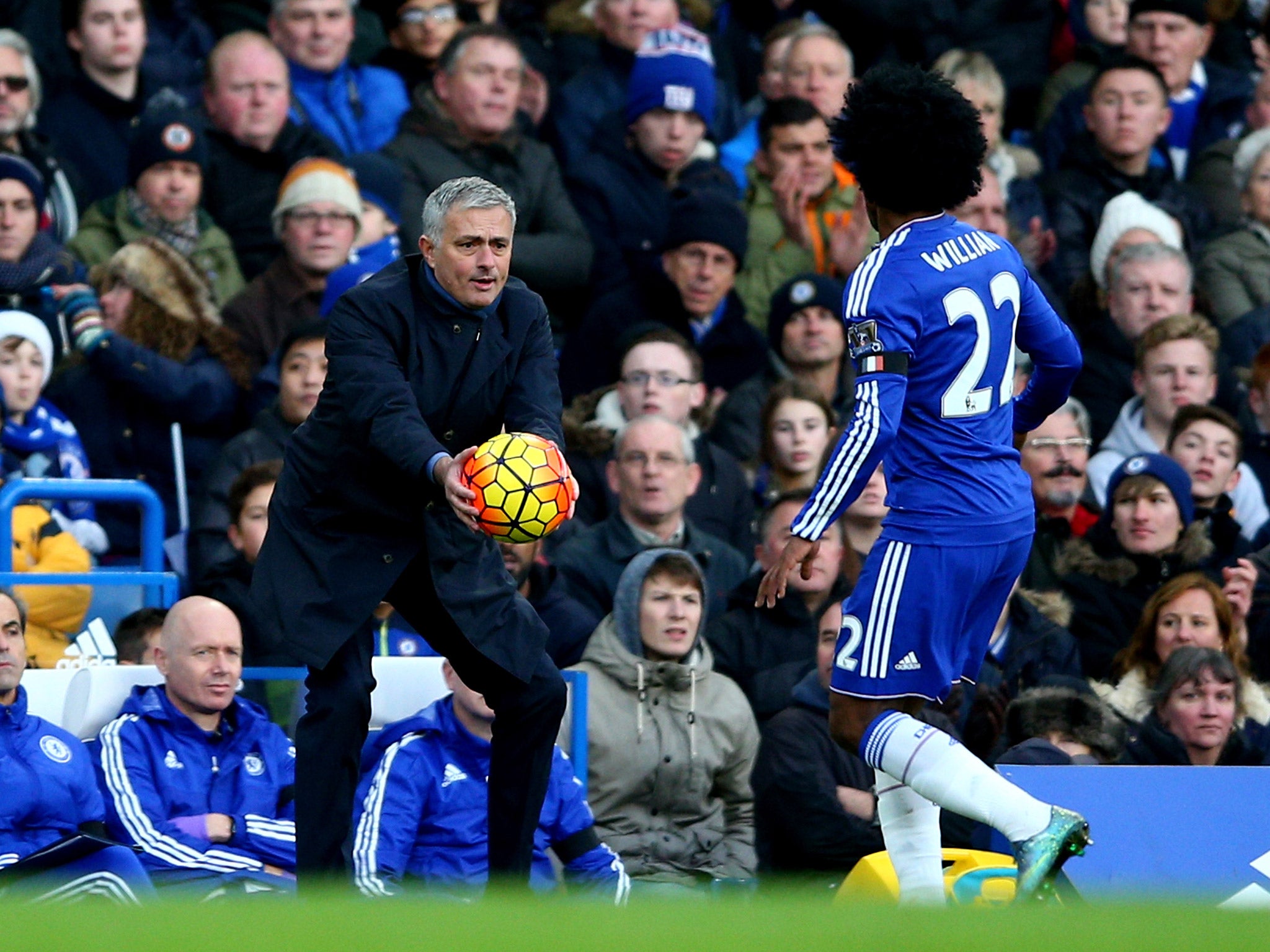 Jose Mourinho could target Chelsea midfielder Willian for Manchester United