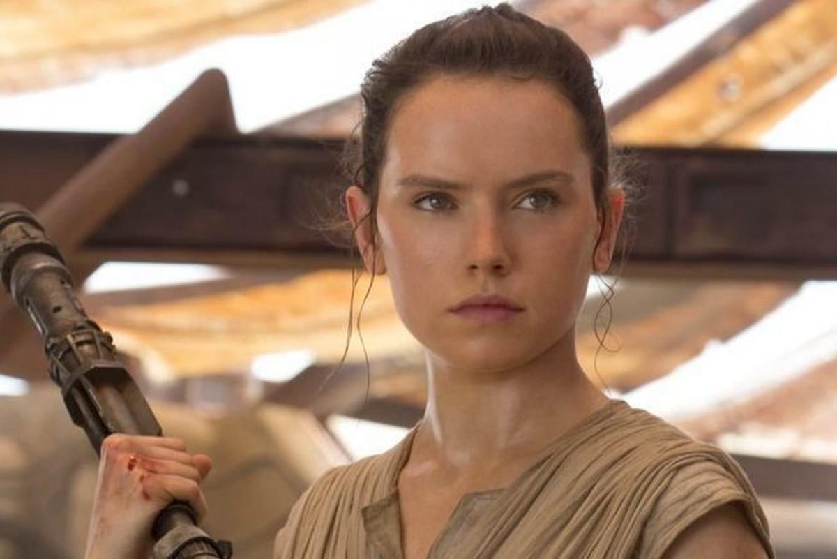 Star Wars 8 First The Last Jedi Image Reveals Rey S New