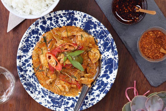 Thick red chicken curry