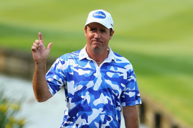 Hend acknowledges the crowd on the 18th