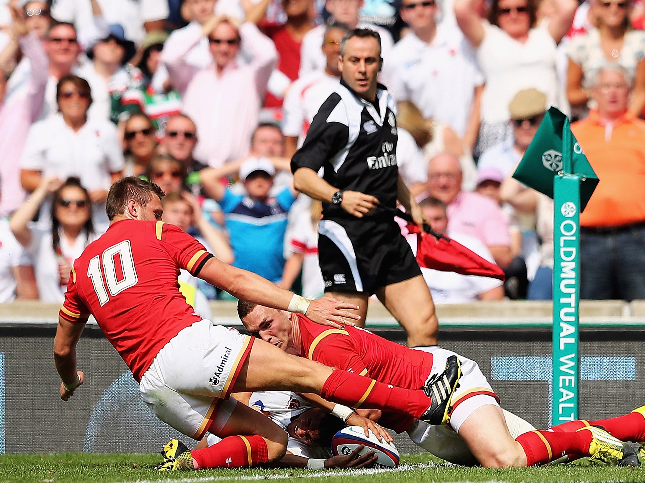 Anthony Watson reaches over his head to score England's second try