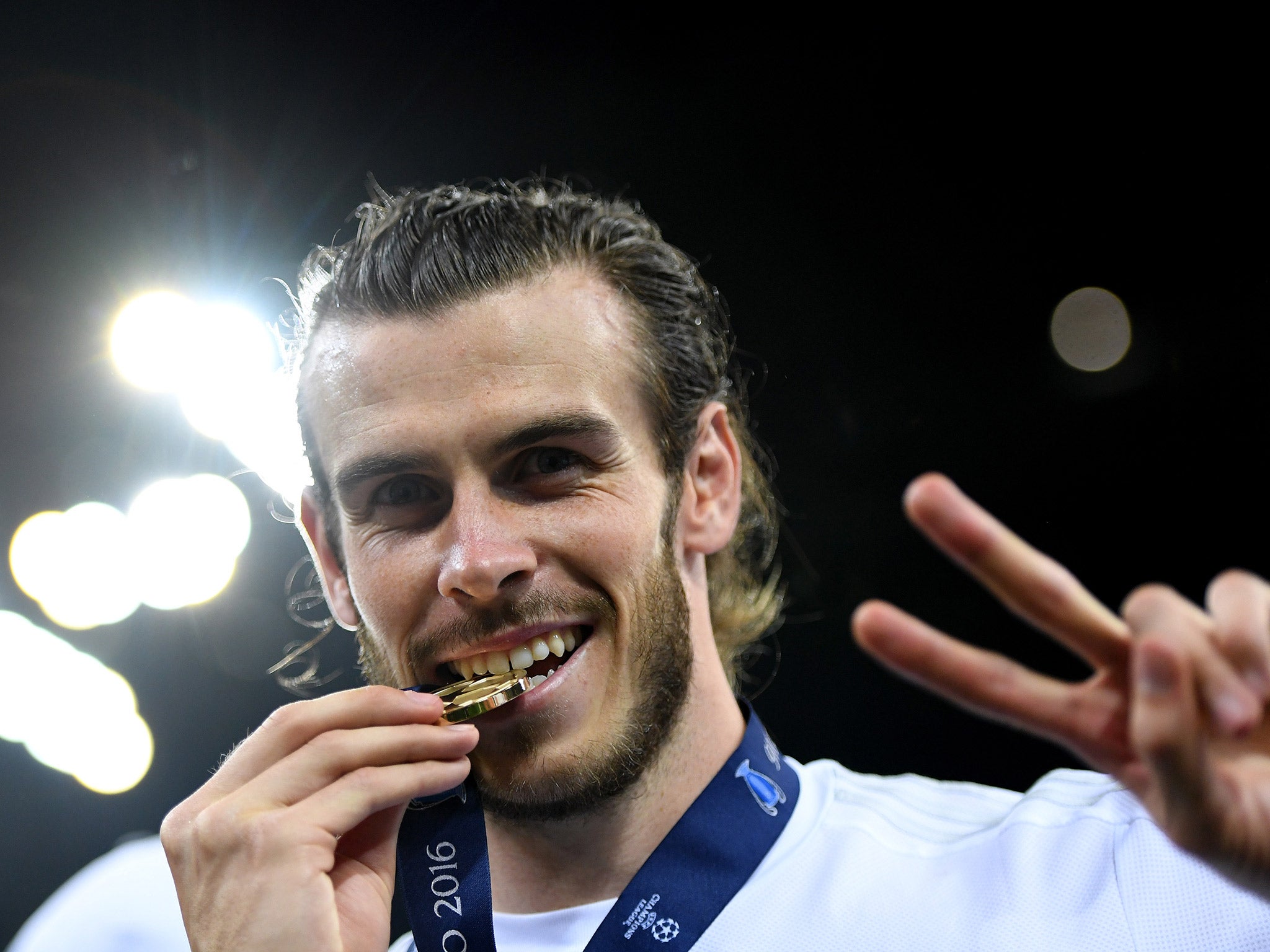 Gareth Bale celebrates with his winners' medal in the San Siro