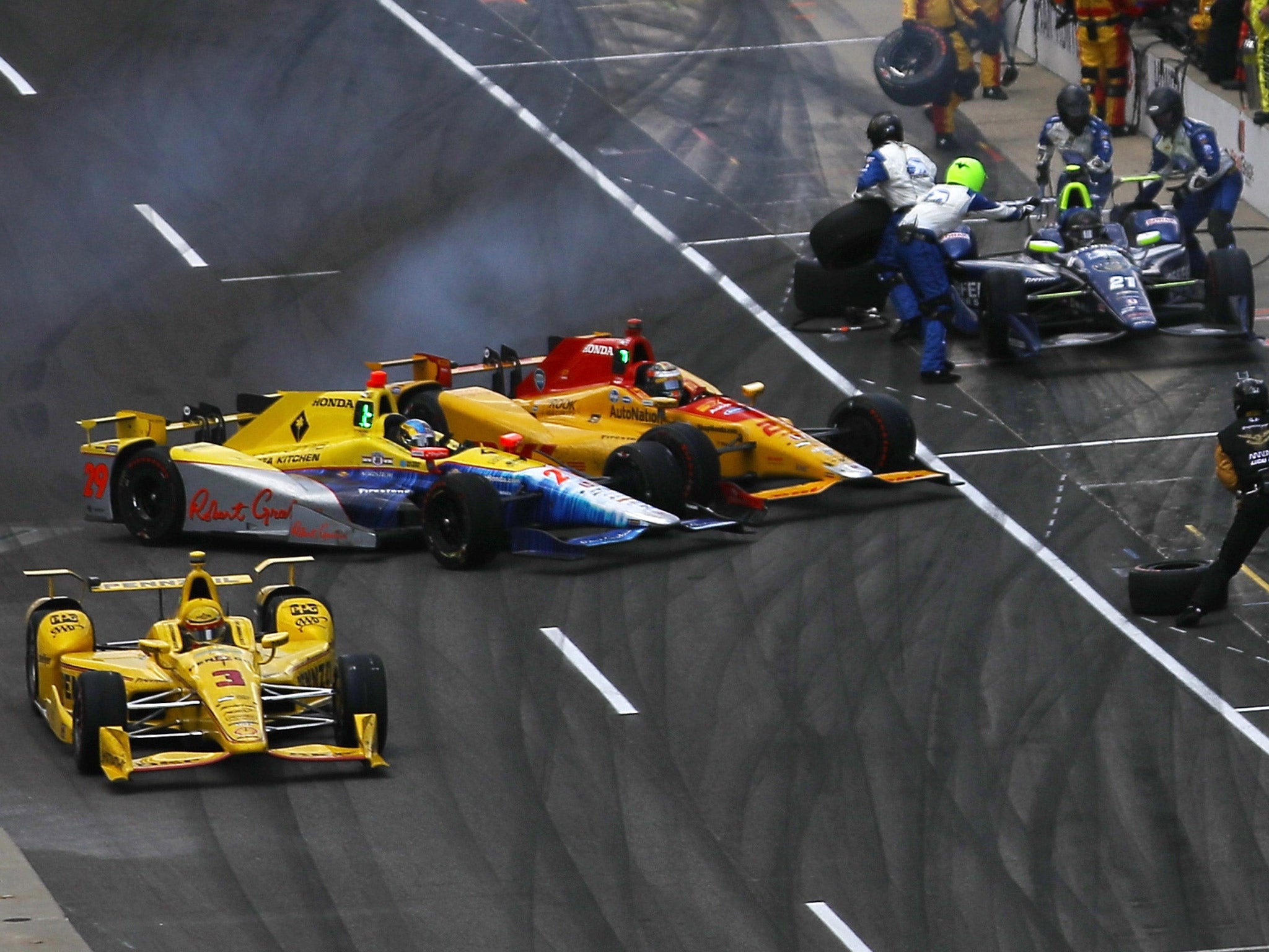 Front-runners Townsend Bell and Ryan Hunter-Reay crashed in the pits