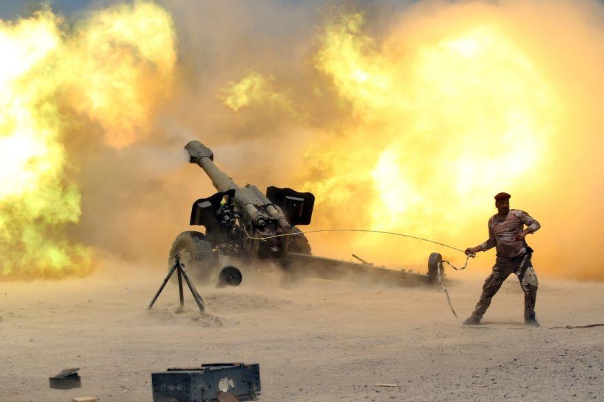 A member of the Iraqi security forces fires artillery during clashes with Isis militants near Fallujah, Iraq, 29 May, 2016