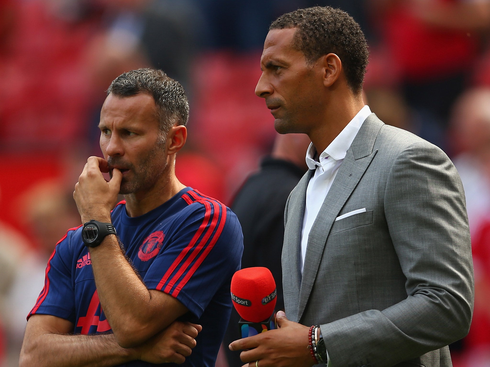 Ryan Giggs speaks with Rio Ferdinand ahead of a Manchester United match last season