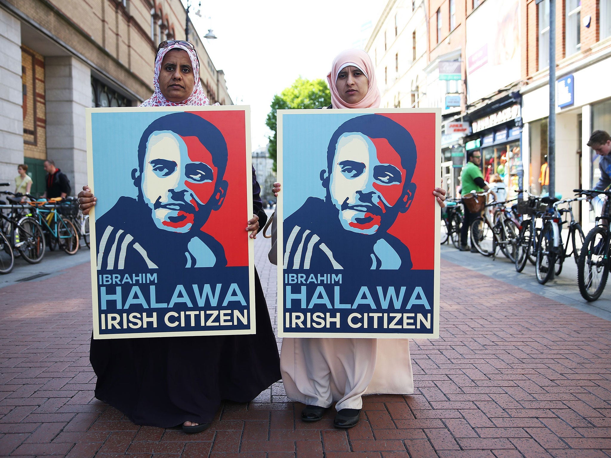 Nosayba (left) and Somaia Halawa, sisters of Ibrahim Halawa, on Grafton Street in Dublin's city centre, where family members and supporters held an awareness day