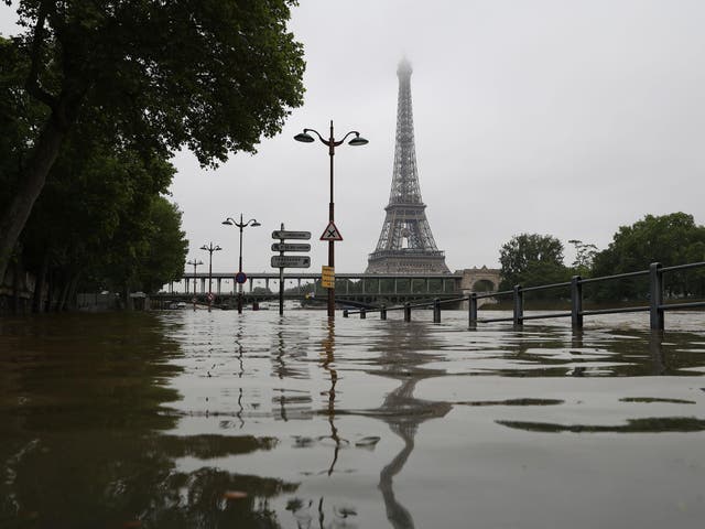 Paris floods on average once a century: the last time occurred in 1910