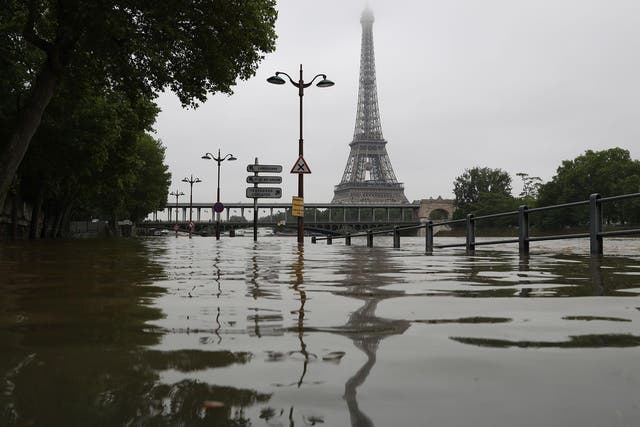 Paris floods on average once a century: the last time occurred in 1910