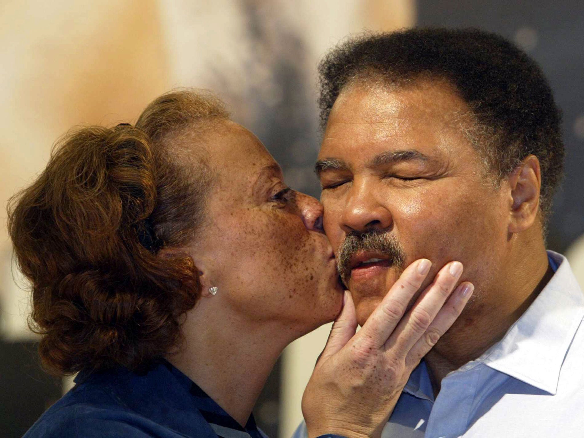 Muhammad Ali receives a kiss from his wife Lonnie during a presentation of his book 'Greatest of All Time' at the Frankfurt Book Fair in 2003