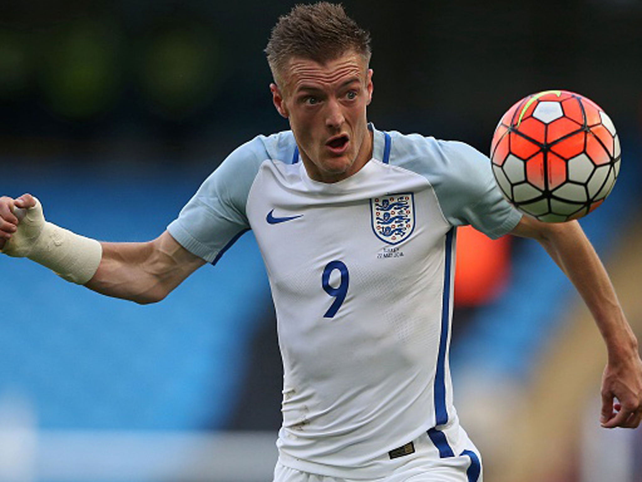 Jamie Vardy's form for the Premier League champions last season has attracted the attention of Arsenal (Getty)