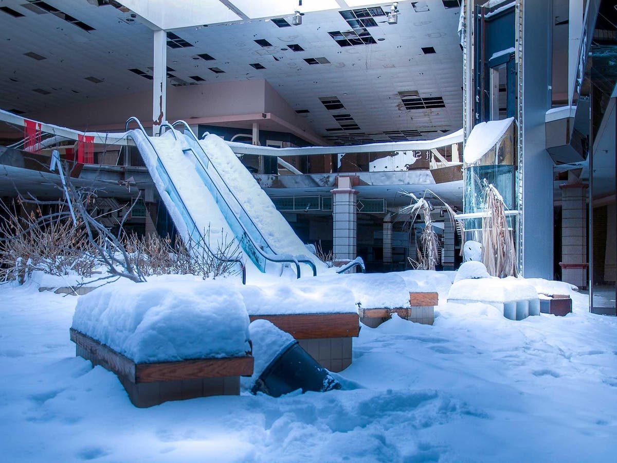 Eerie images show America&#39;s deserted theme parks, abandoned shopping malls  and forsaken train stations | The Independent | The Independent