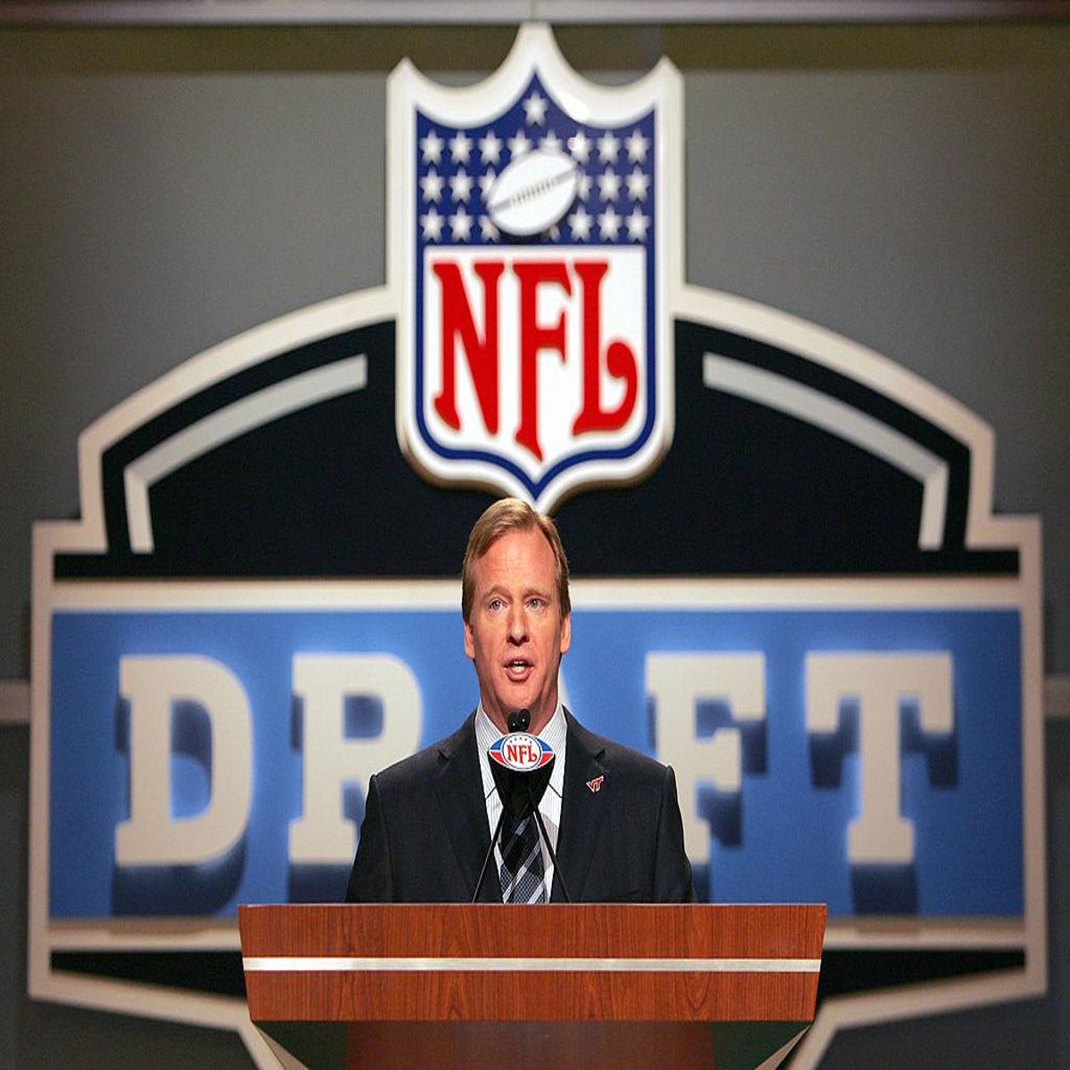 Roger Goodell: NFL Twitter account hacked and falsely reports  commissioner's death, The Independent