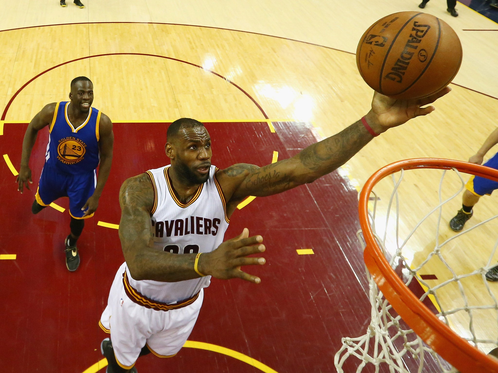 LeBron James scored a match-high 32 points to help the Cavaliers to victory