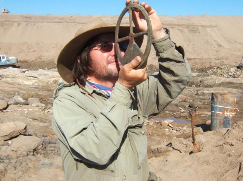 Dr Dieter Noli demonstrating his astrolabe. He was involved in the excavation process