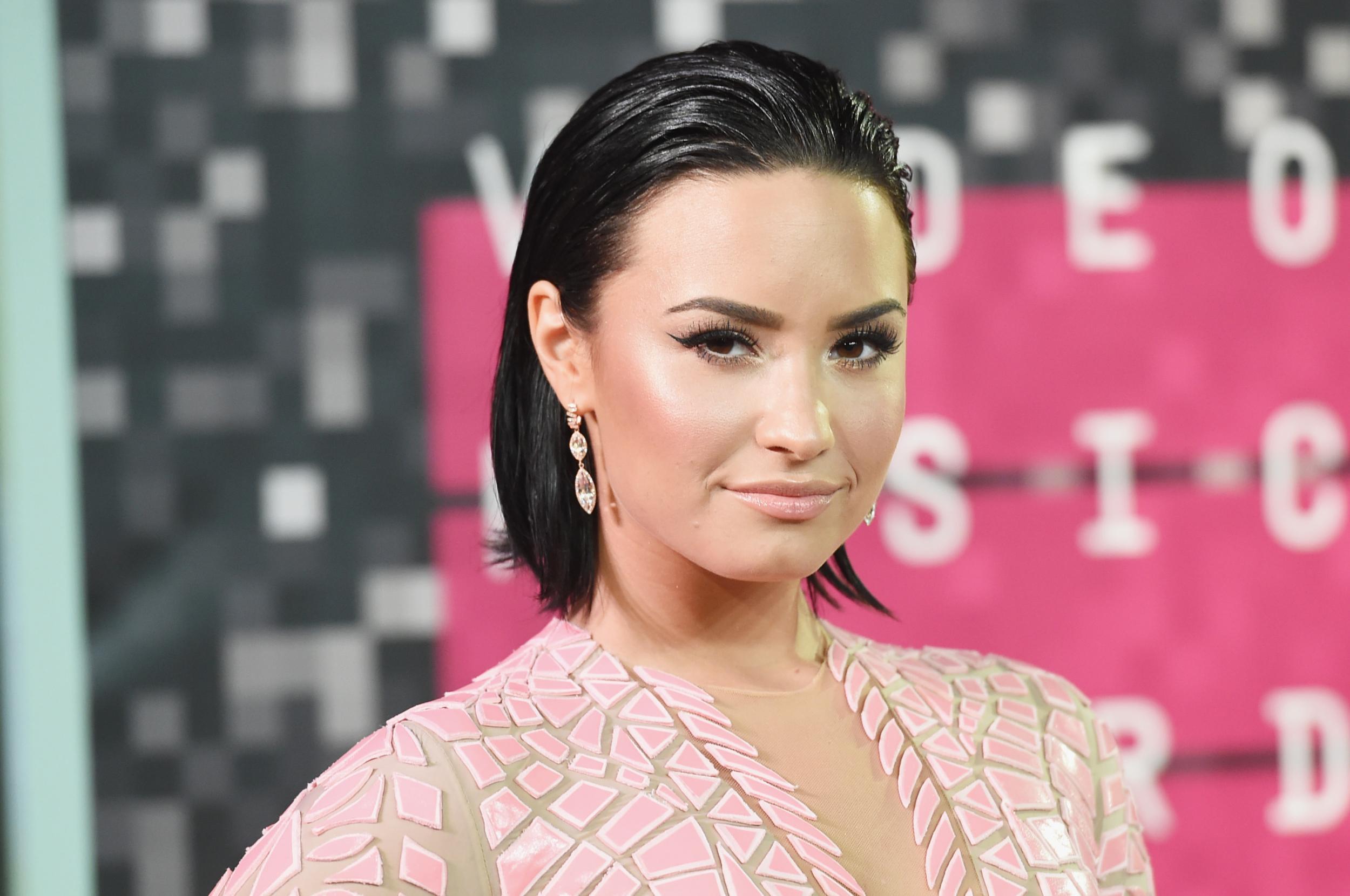 Demi Lovato Says She Doesn T Think Sexuality Needs To Be Labeled The Independent The Independent