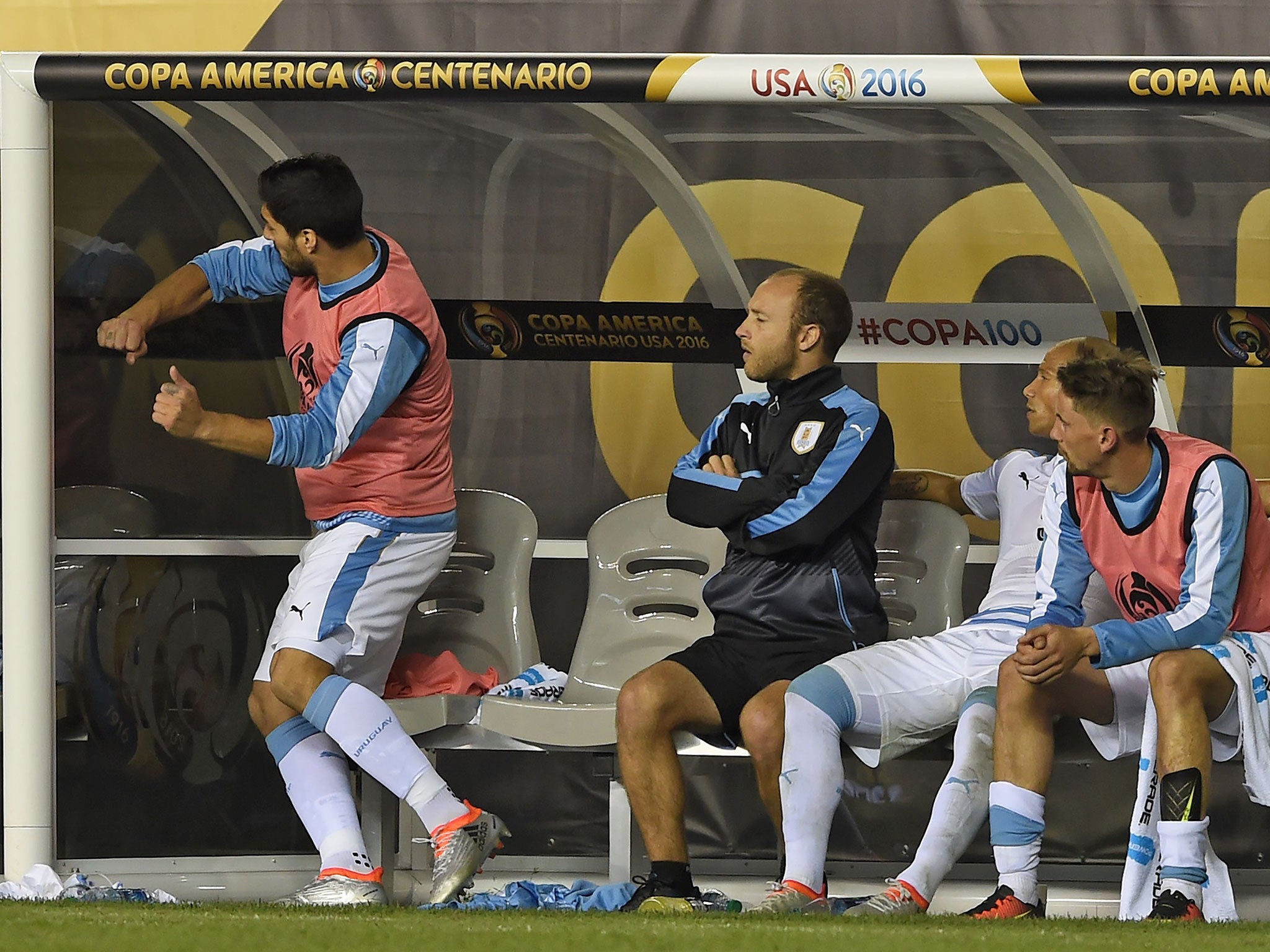 Luis Suarez lashes out during Uruguay's defeat to Venezuala