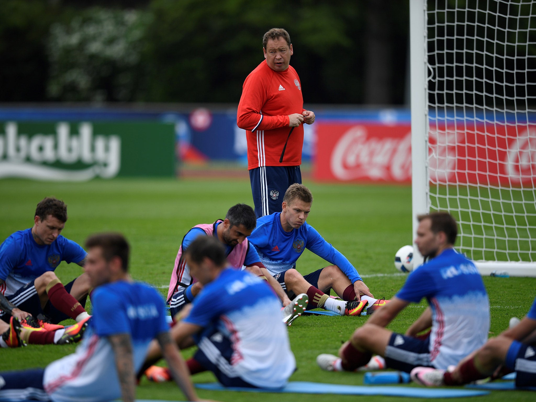 Leonid Slutsky oversees Russia's training session ahead of their Euro 2016 opener with England