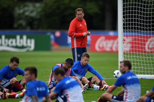 Leonid Slutsky oversees Russia's training session ahead of their Euro 2016 opener with England