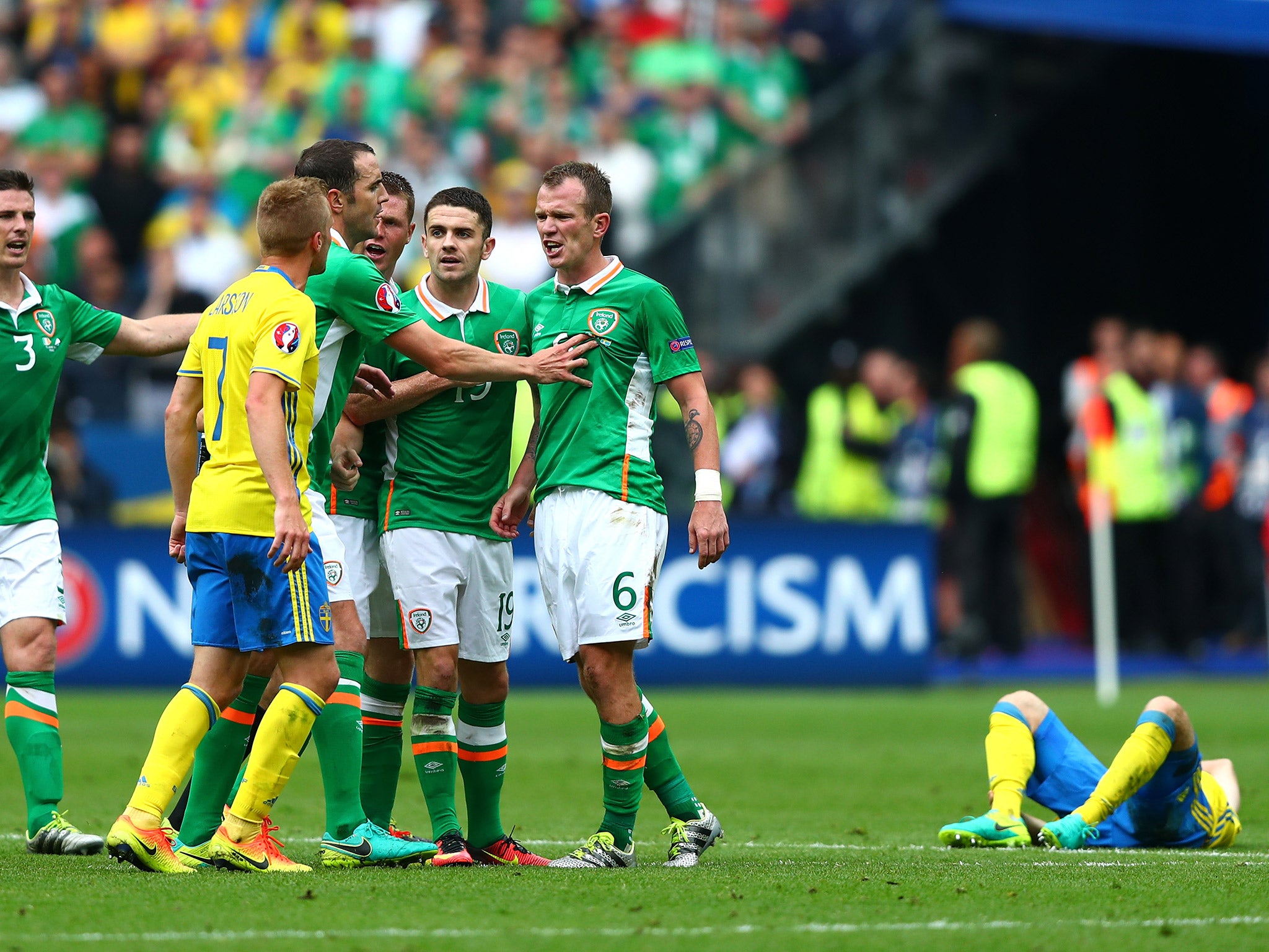 Glenn Whelan and Sebastian Larsson clash during the second half