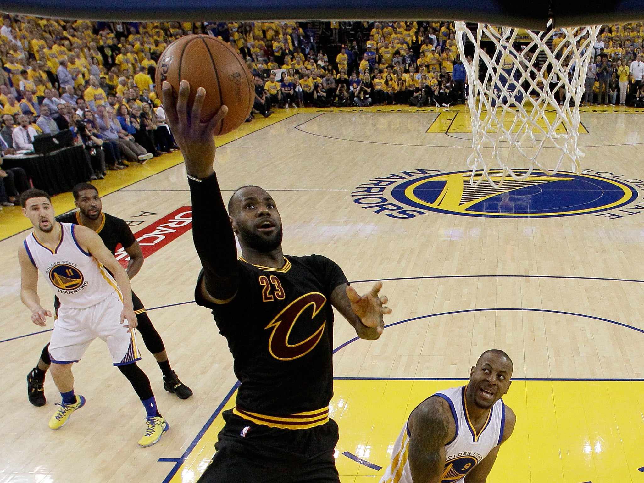 LeBron James scored 41 points as the Cleveland Cavaliers defeated Golden State Warriors 112-97